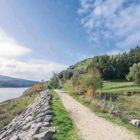 Beautiful In With 2 Bedrooms And Wifi Holiday home *