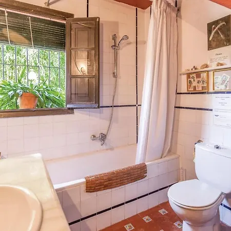 Beautiful In With 2 Bedrooms And Wifi *