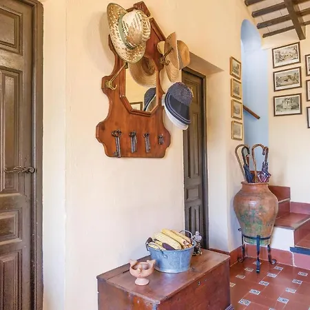 Hébergement de vacances Beautiful In With 2 Bedrooms And Wifi *